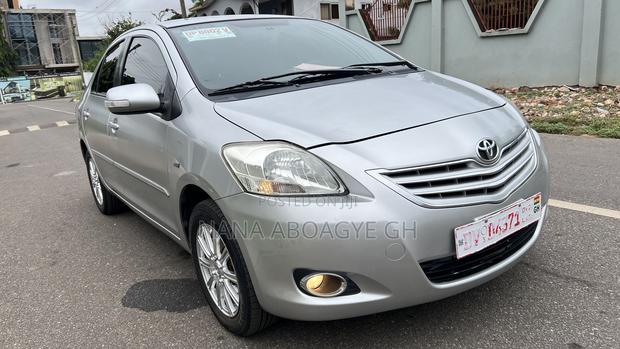 Toyota Yaris 2011 Silver