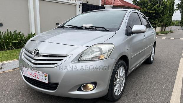 Toyota Yaris 2011 Silver