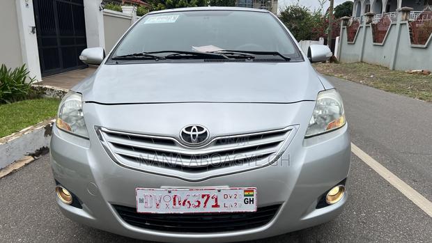 Toyota Yaris 2011 Silver