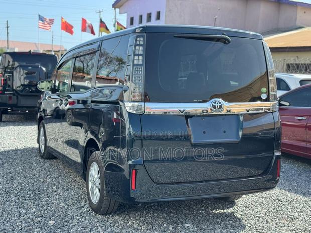 Toyota Voxy 2015 Black