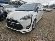 Toyota Sienta 2016 Off white for sale