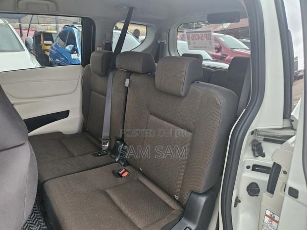 Toyota Sienta 2016 Off white