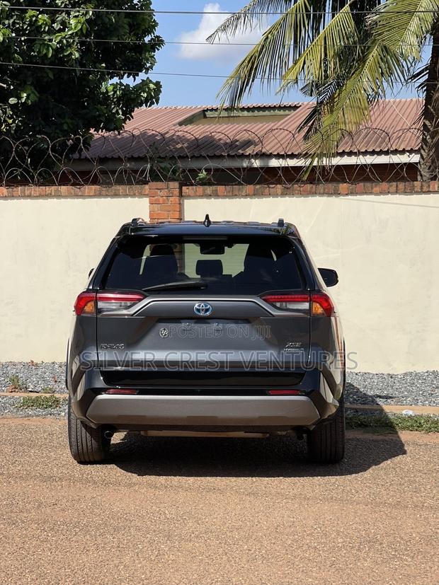 Toyota RAV4 XSE 2019 Gray