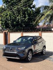 Toyota RAV4 XSE 2019 Gray for sale
