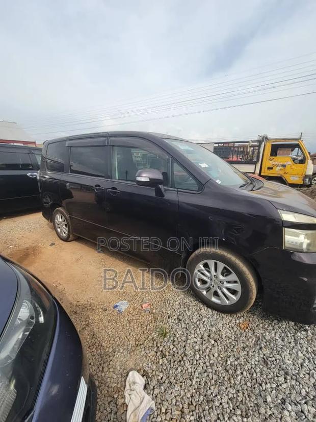Toyota Voxy 2010 Black