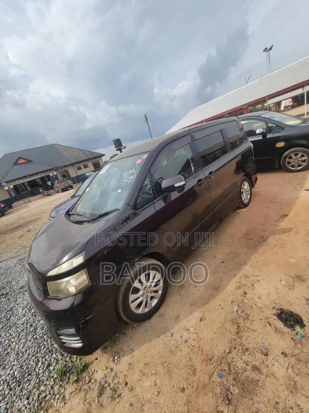 Toyota Voxy 2010 Black