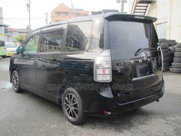 Toyota Voxy 2010 Black