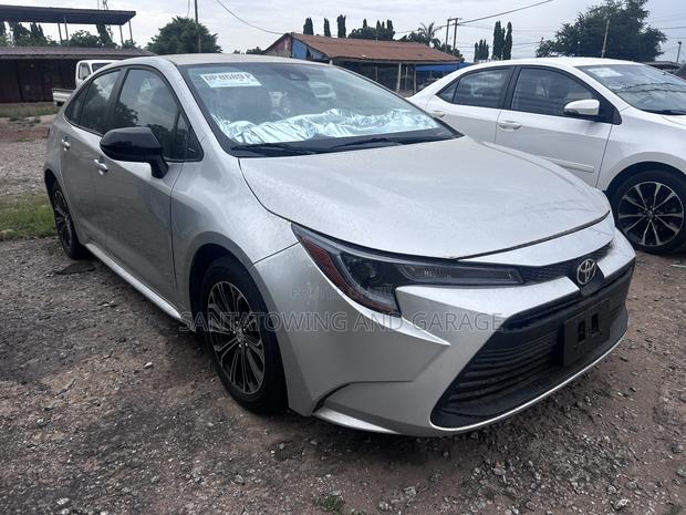 Toyota Corolla LE 2023 Silver