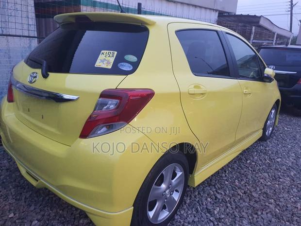 Toyota Vitz 1.3 FWD 5dr 2015 Yellow