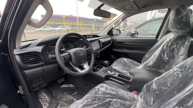 New Toyota Hilux 2025 Gray
