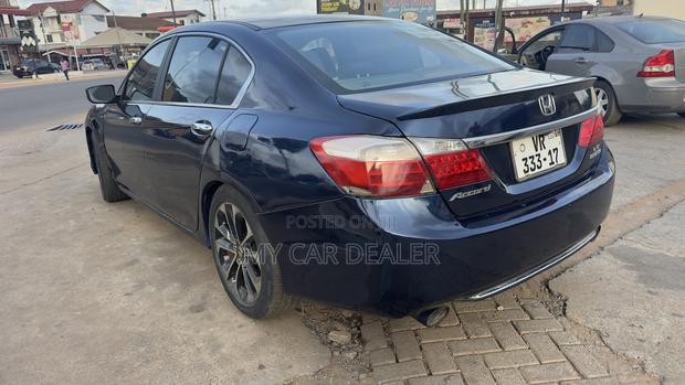 Honda Accord Touring V-6 4dr Sedan (3.5L 6cyl 6A) 2014 Blue