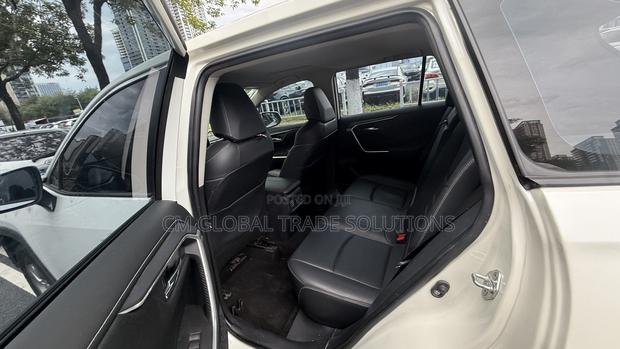 Toyota RAV4 2020 White