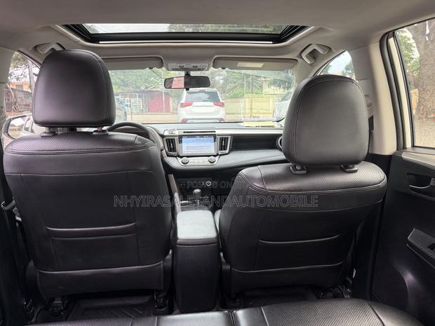 Toyota RAV4 XLE AWD (2.5L 4cyl 6A) 2016 White