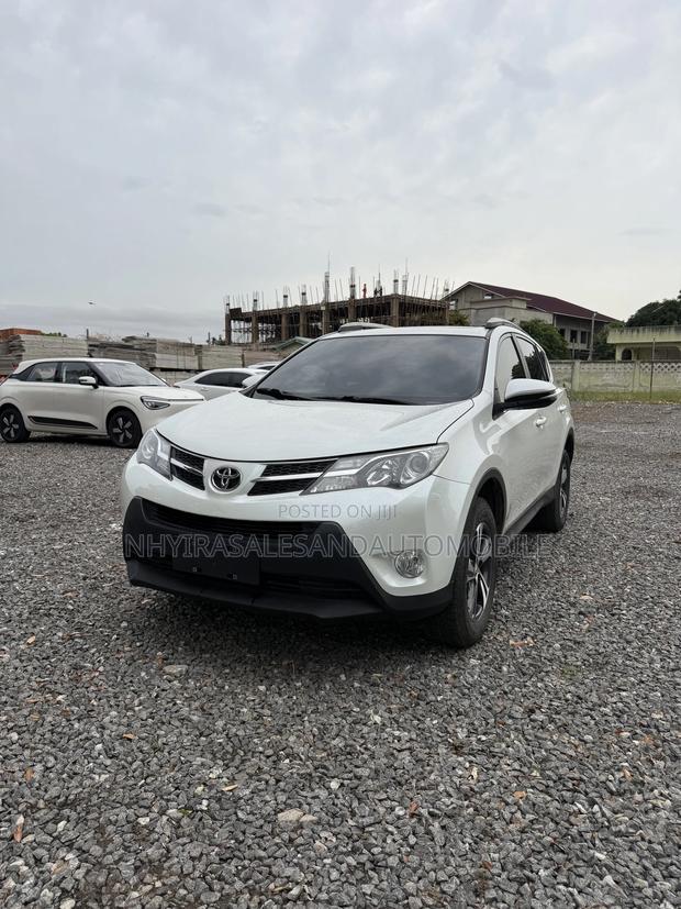 Toyota RAV4 XLE AWD (2.5L 4cyl 6A) 2016 White