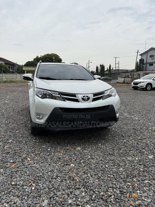 Toyota RAV4 XLE AWD (2.5L 4cyl 6A) 2016 White