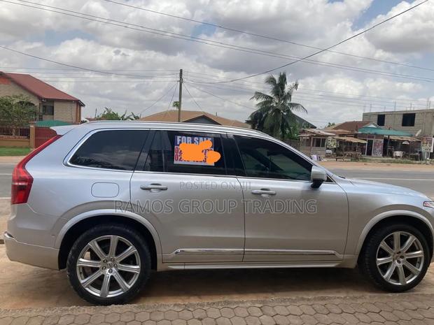 Volvo XC90 Plug-In Hybrid 2025 Silver