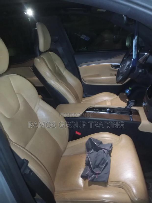 Volvo XC90 Plug-In Hybrid 2025 Silver