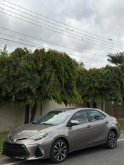 Toyota Corolla SE (1.8L 4cyl 6M) 2018 Gray for sale
