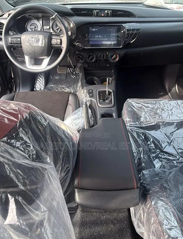 New Toyota Hilux 2024