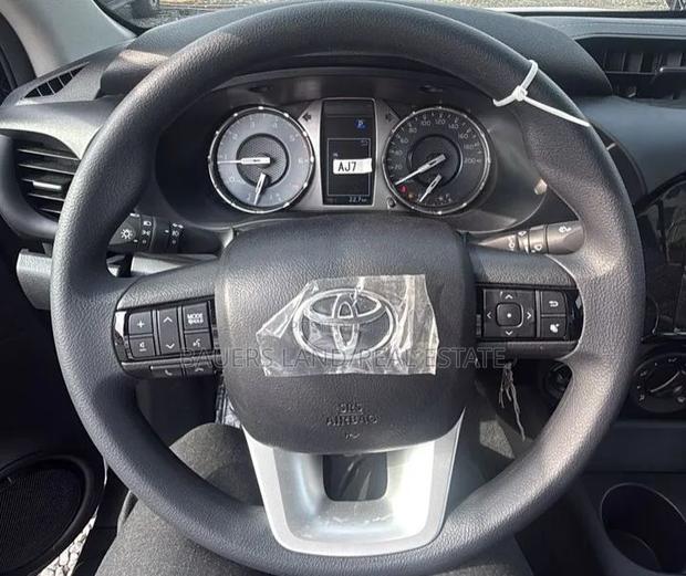New Toyota Hilux 2024