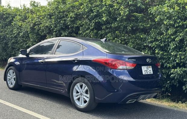 Hyundai Elantra Limited Sedan FWD (1.8L 4cyl 6A) 2013 Blue