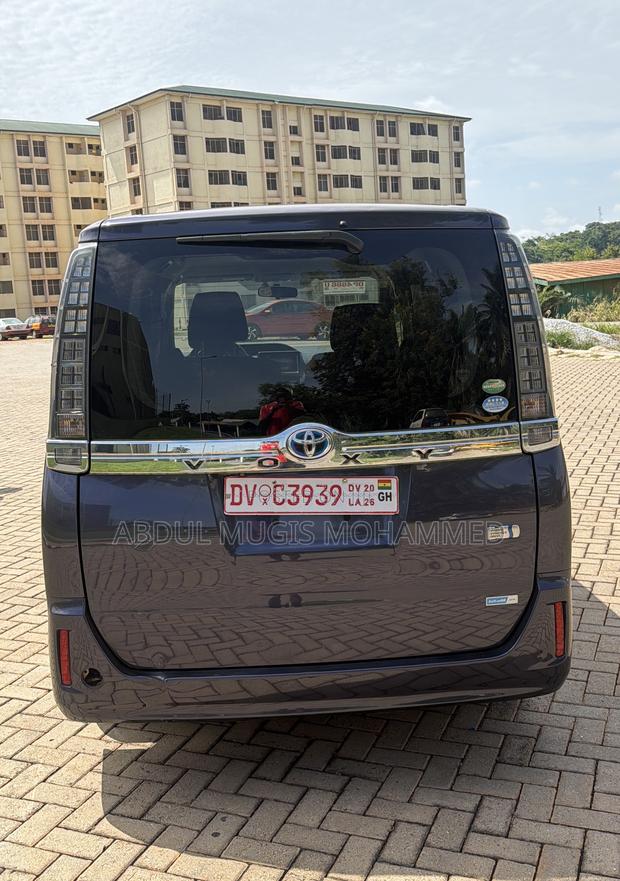 Toyota Voxy 2015 Blue
