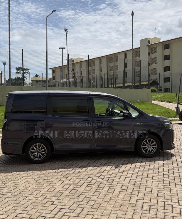 Toyota Voxy 2015 Blue
