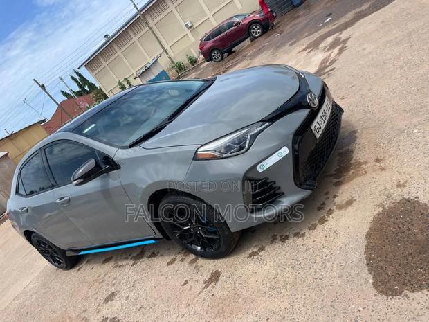 Toyota Corolla LE Plus 4dr Sedan (1.8L 4cyl CVT) 2016 Gray