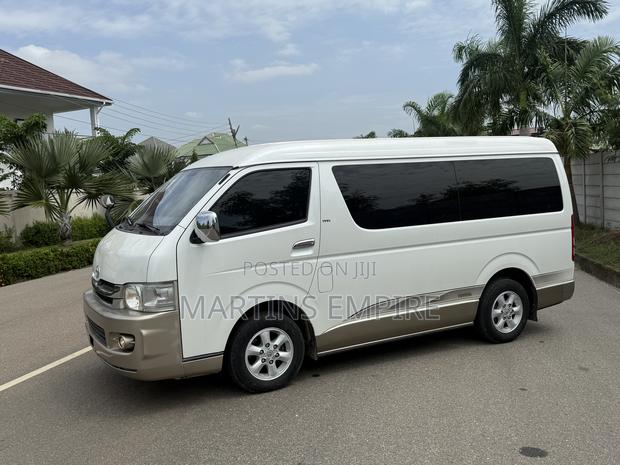 Toyota HiAce 2017 White