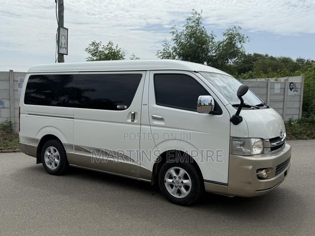 Toyota HiAce 2017 White