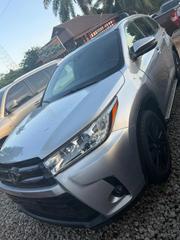 Toyota Highlander SE 4x4 V6 (3.5L 6cyl 8A) 2017 Brown for sale