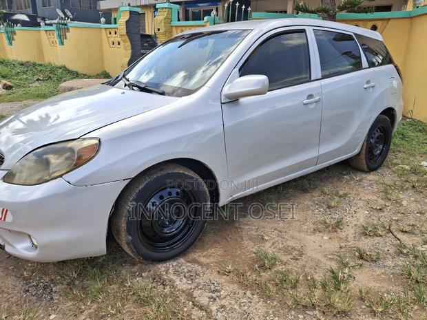 Toyota Matrix Hatchback FWD (1.8L 4cyl 5M) 2005 Silver