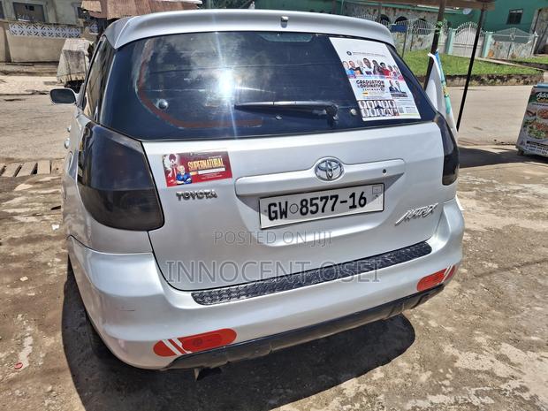 Toyota Matrix Hatchback FWD (1.8L 4cyl 5M) 2005 Silver