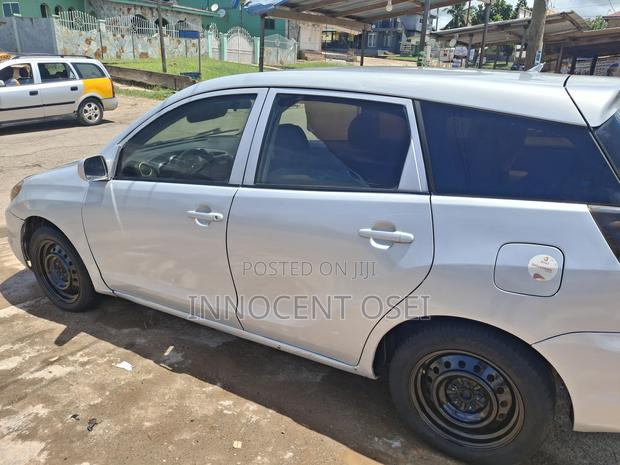 Toyota Matrix Hatchback FWD (1.8L 4cyl 5M) 2005 Silver