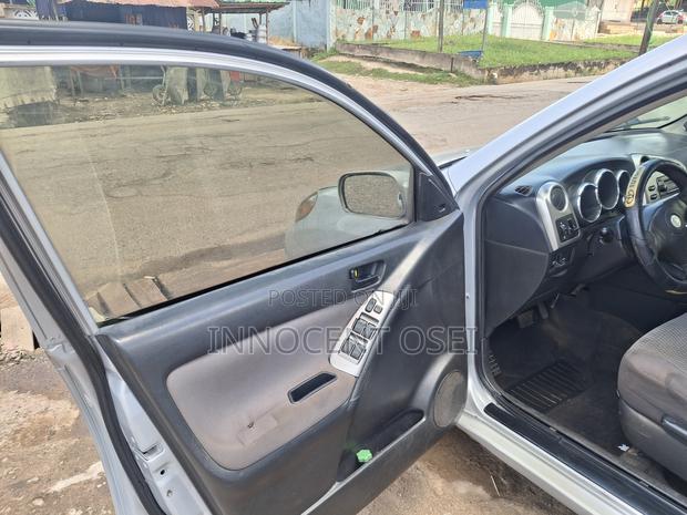 Toyota Matrix Hatchback FWD (1.8L 4cyl 5M) 2005 Silver