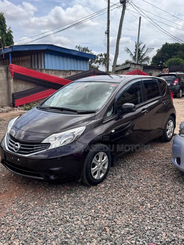 Toyota Vitz 1.3 FWD 5dr 2014 Black