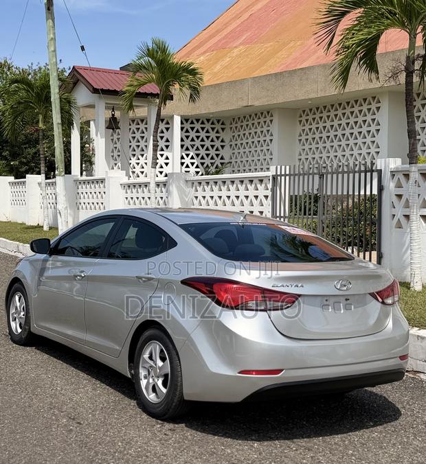 Hyundai Elantra SE 4dr Sedan (1.8L 4cyl 6A) 2015 Silver