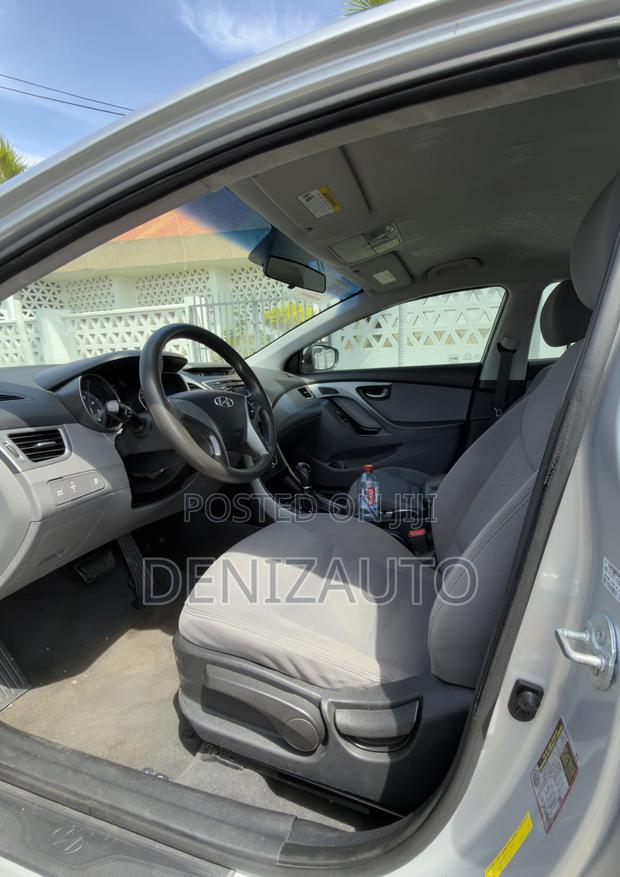 Hyundai Elantra SE 4dr Sedan (1.8L 4cyl 6A) 2015 Silver