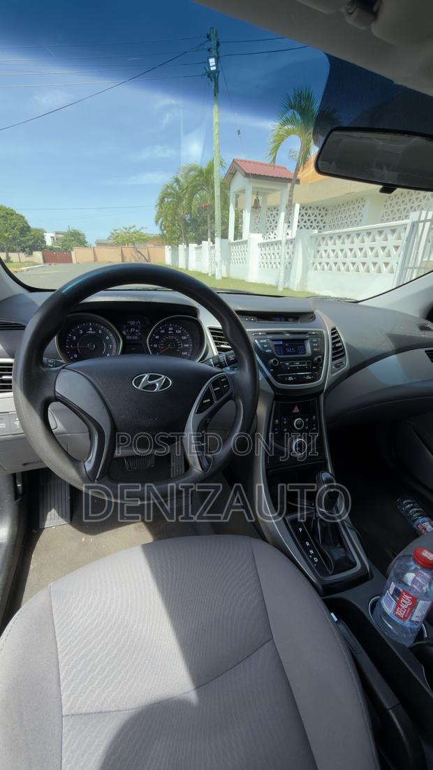 Hyundai Elantra SE 4dr Sedan (1.8L 4cyl 6A) 2015 Silver