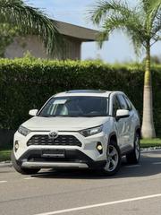 Toyota RAV4 XLE 2021 White for sale