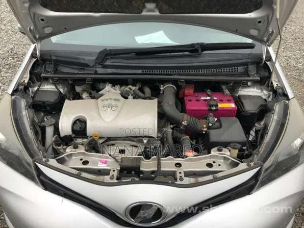 Toyota Vitz 1.3 FWD 5dr 2016 Silver