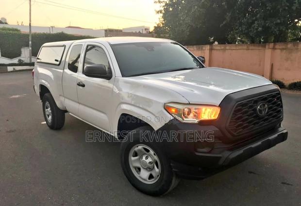 Toyota Tacoma 2022 White