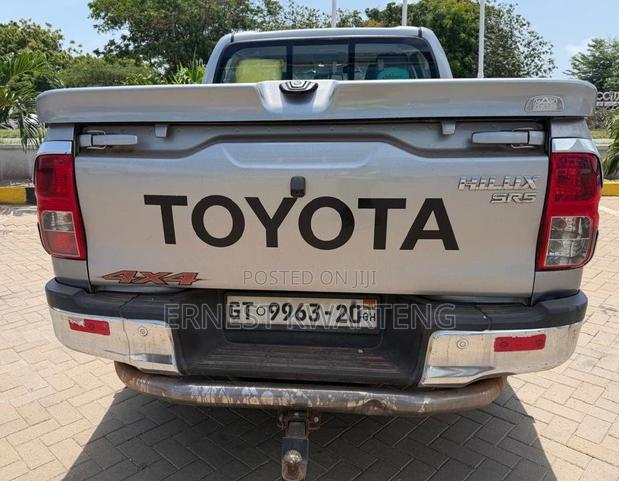 Toyota Hilux 2020 Gray