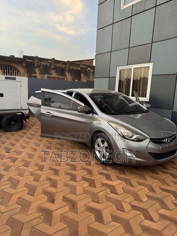 Hyundai Avante 2014 Silver
