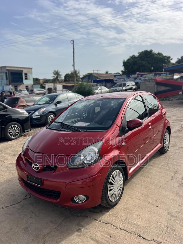 Toyota Aygo 1.0 5-Door 2012 Red