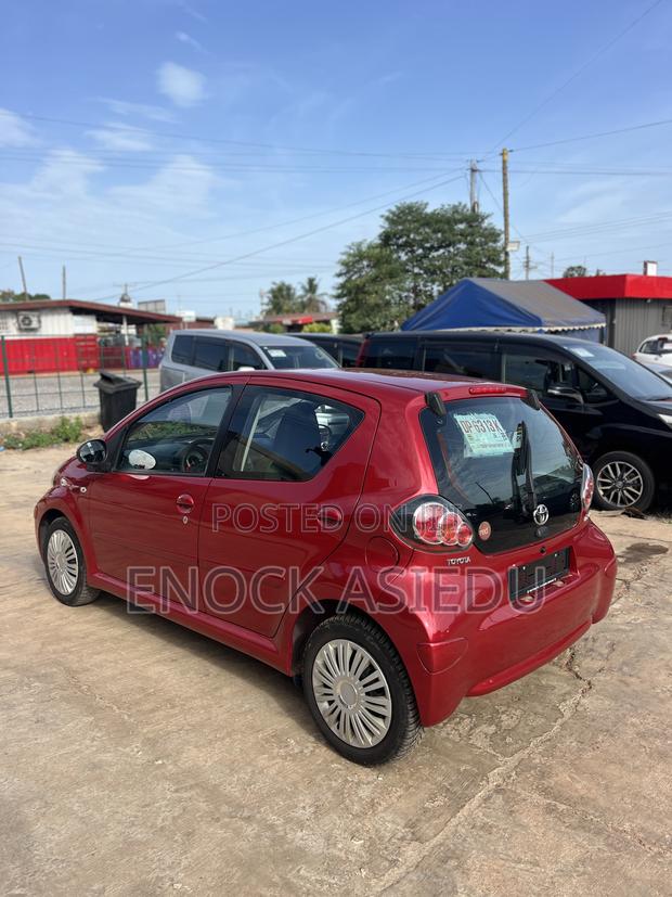 Toyota Aygo 1.0 5-Door 2012 Red
