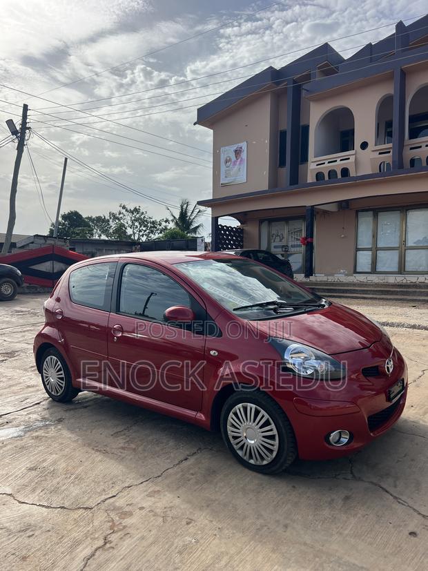 Toyota Aygo 1.0 5-Door 2012 Red