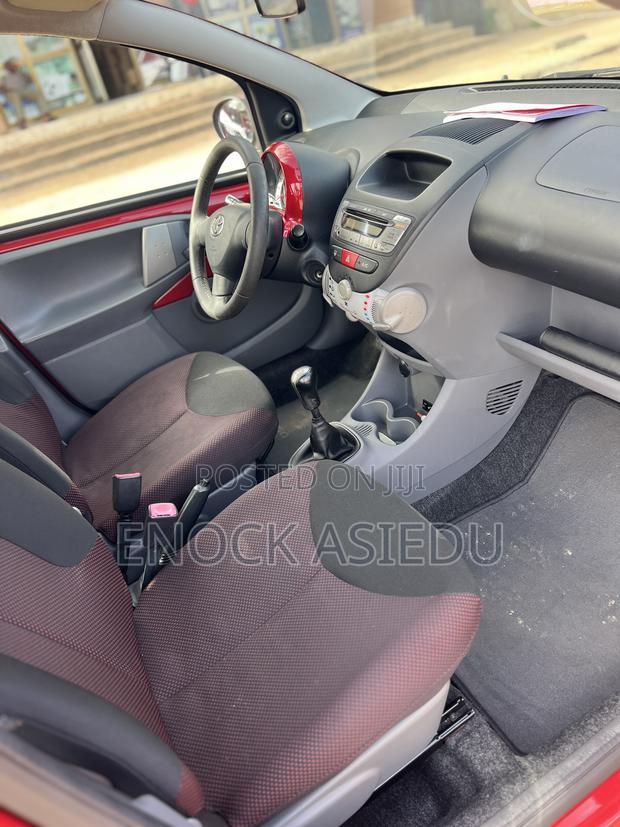 Toyota Aygo 1.0 5-Door 2012 Red