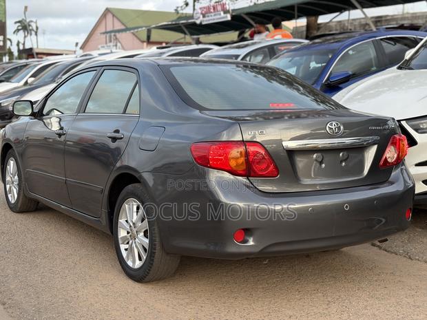 Toyota Corolla LE 4dr Sedan (1.8L 4cyl 4A) 2010 Gray
