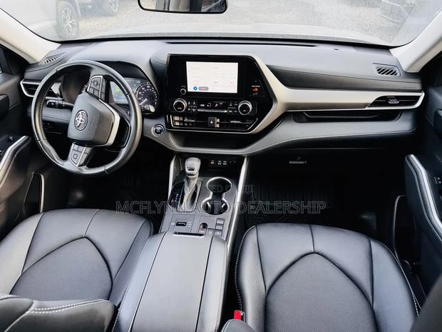 Toyota Highlander LE FWD 2023 Blue